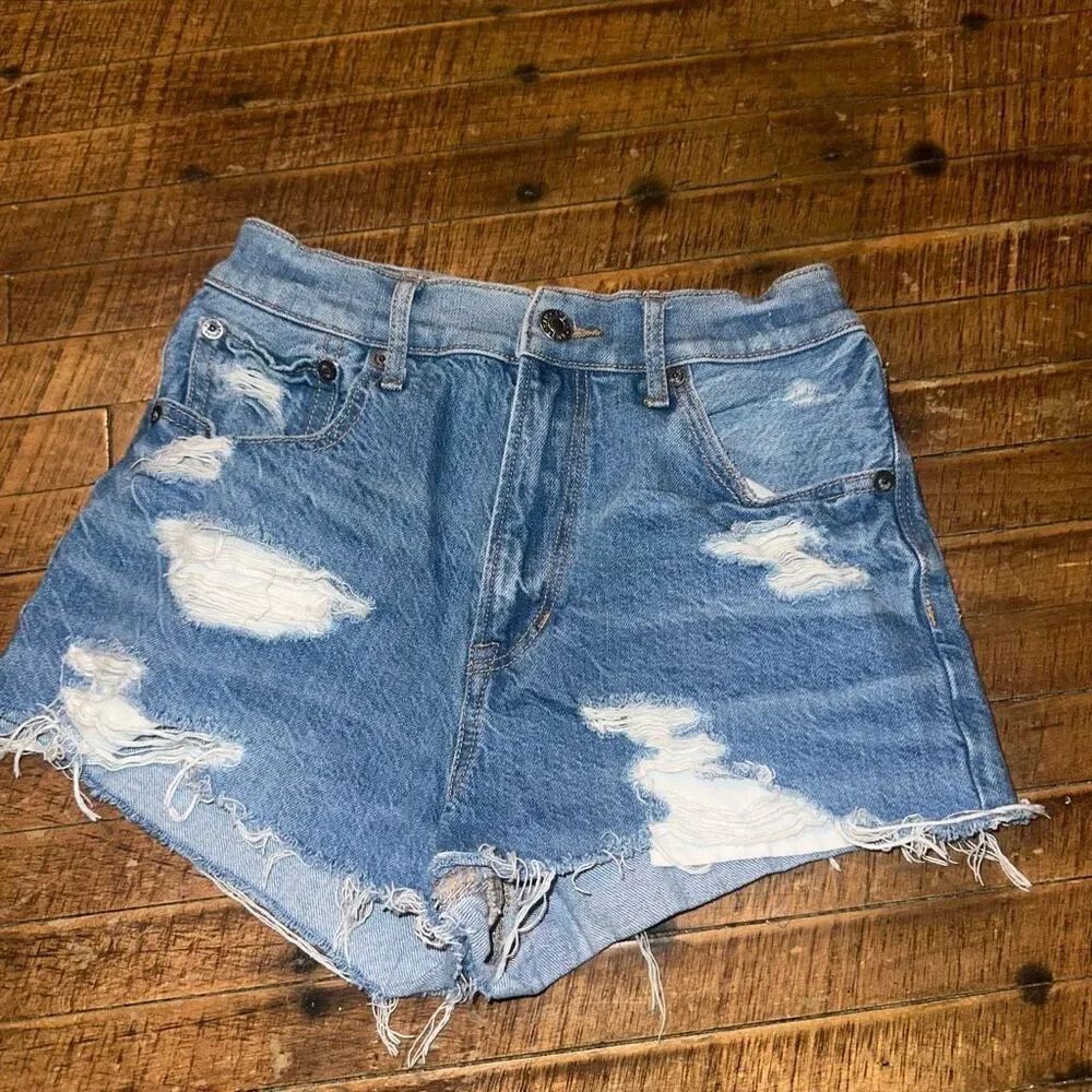 American Eagle 00 distressed highest rise 90’s boyfriend shorts